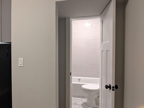 4th image of 503 W Belmont Ave #1MB