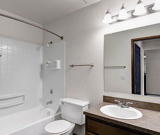 3rd image of 1548 NE 177th St APT 303