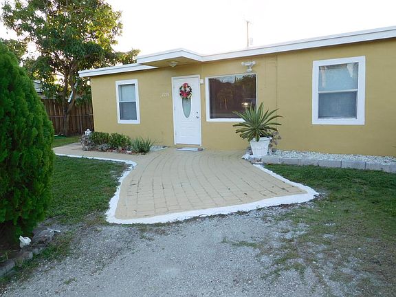 3rd image of 2293 Pineway Dr