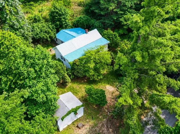 644 Ashwood Dr, Hot Springs, VA 24445