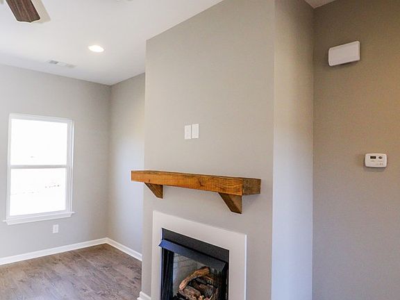 4th image of 1049 Briarwood Dr