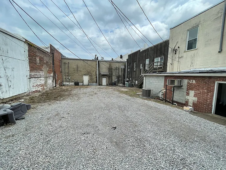 214 W Commerce St — Photo 11