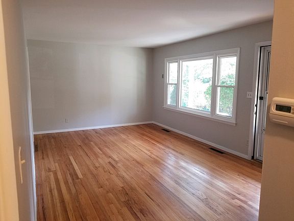 5th image of 2256 N Circle Dr
