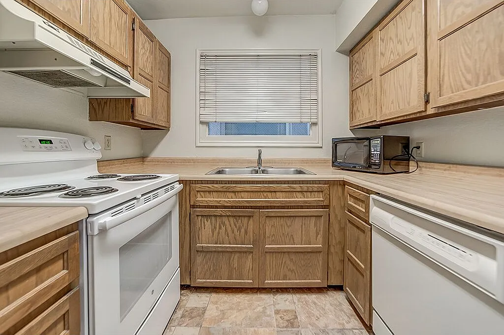 3 bed, 1106 sqft, $419 — Photo 4