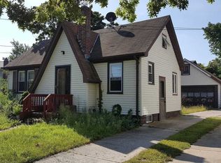 7 Harbor Rd, Massapequa, NY 11758