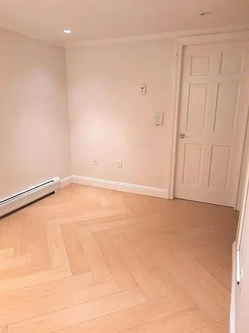Charming Hoboken Garden level 1 BR with private backyard — Photo 3