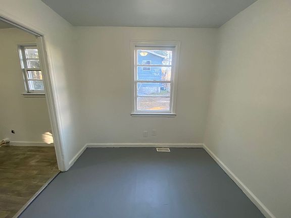 4th image of 1511 Leaside Dr