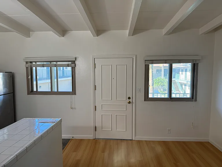 Seabreeze Apartments — Photo 35