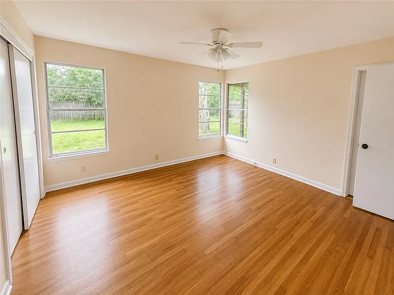 1013 Dolphin Pl — Photo 7