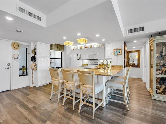4th image of 26300 Hickory BLVD #603