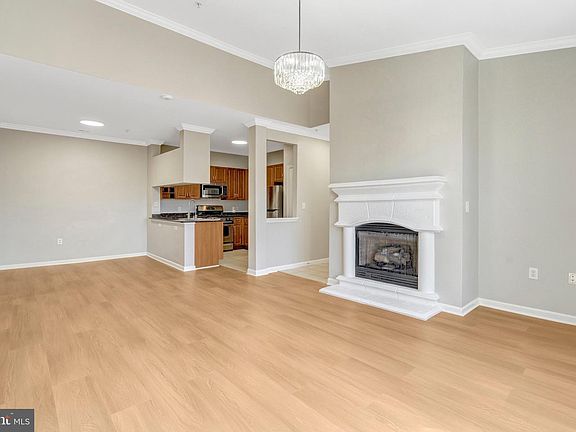 4th image of 12104 Garden Grove Cir Unit 401