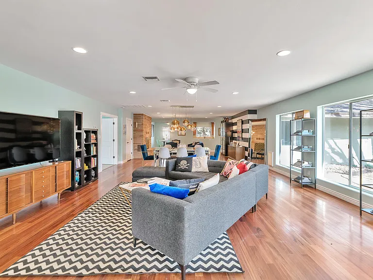 121 W Orchid Ln — Photo 11
