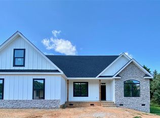 361 Royal Burgess Dr, Campobello, SC 29322