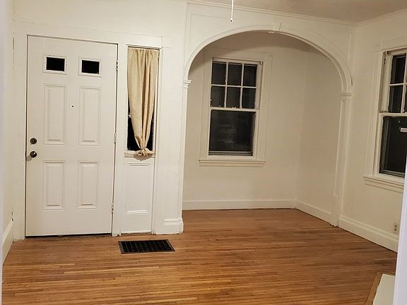 3rd image of 19 Kensington Park #1