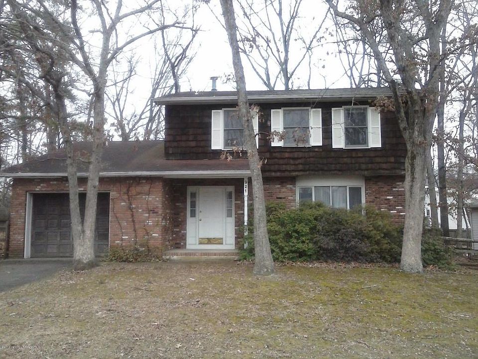1st image of 921 Park Ter