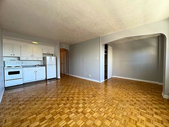 2nd image of 67 Cartier St #De00142c9