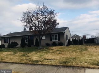 54 Sugarmaple Ln, Levittown, PA 19055