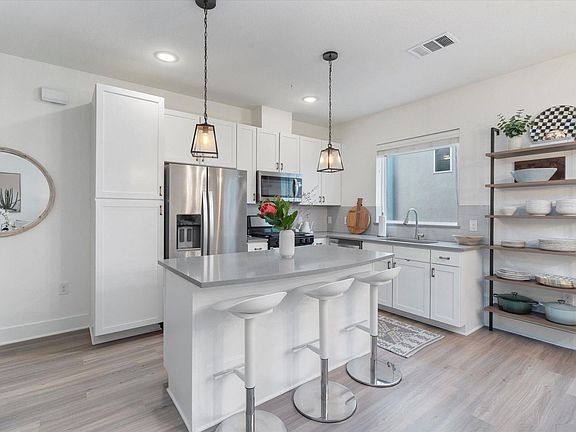 5th image of 2827 Manor Rd #3102