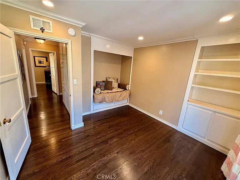 800 N Richman Ave — Photo 16