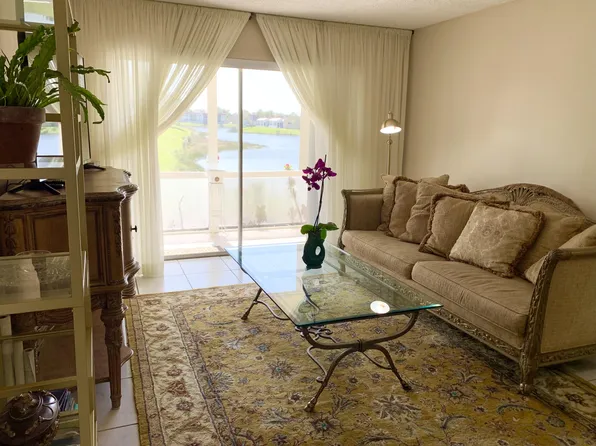 102 Lake Carol Dr, West Palm Beach, FL 33411