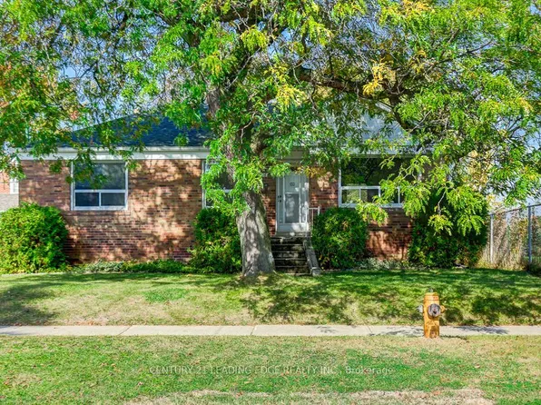 26 McGregor Rd, Toronto, ON M1P 1C8