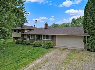 7340 Hartland Rd, Fenton, MI 48430