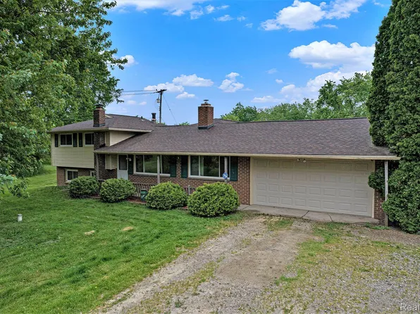 7340 Hartland Rd, Fenton, MI 48430