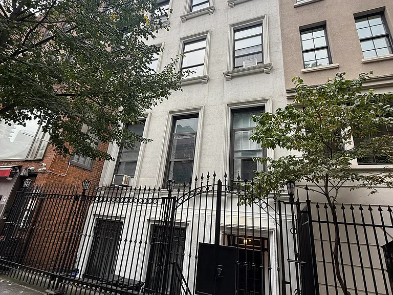 130 E 61st St #4B — Photo 3