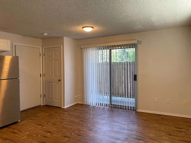 Bridgeport Terrace Apartments — Photo 31