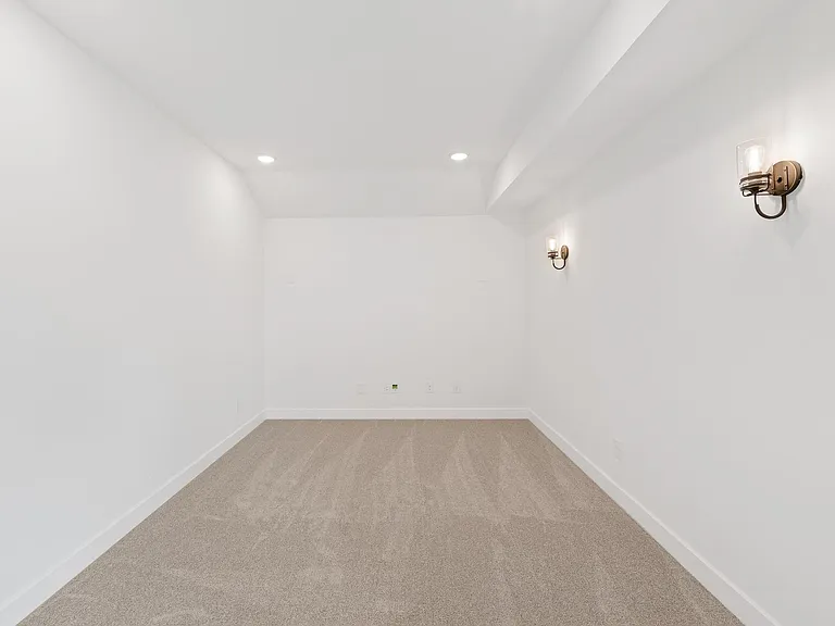 21127 Coral View Dr — Photo 43