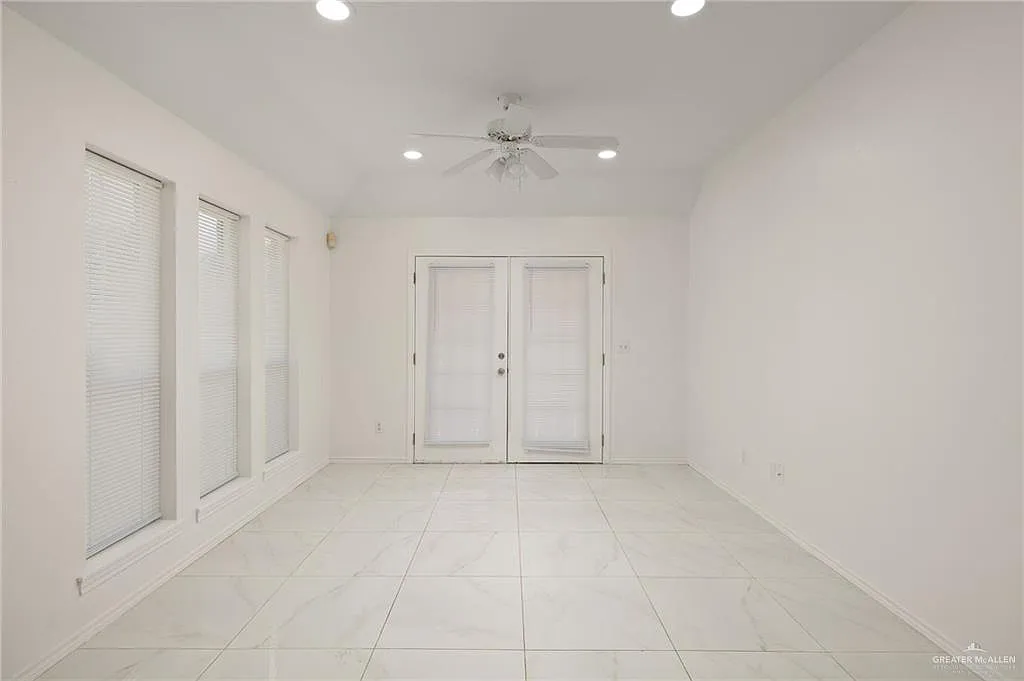 3 bed, 2.0 bath, 1293 sqft, $1,800 — Photo 3