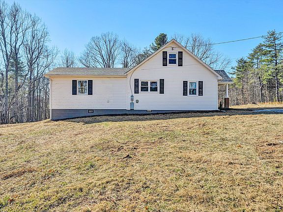 3rd image of 3160 Sawmill Rd