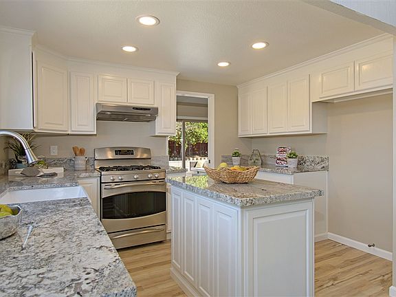 4th image of 903 Candlelite Dr