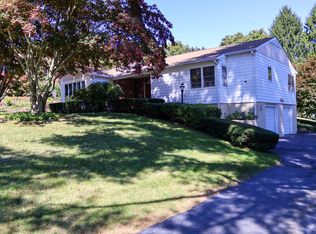 55 Richard Dr, Hamden, CT 06514