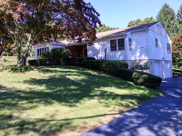 55 Richard Drive, Hamden, CT 06514