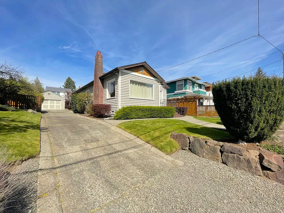 310 8th Ave