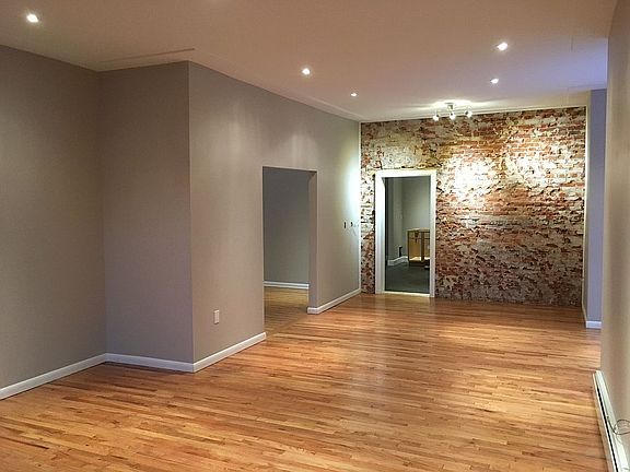 2nd image of 900 S Jason St