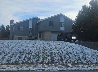W277S8860 Lakeside Dr, Mukwonago, WI 53149