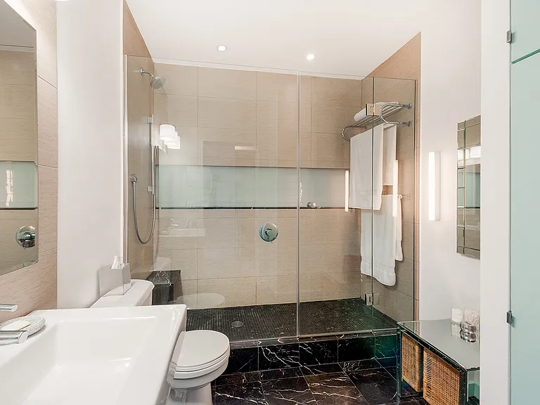 492 Henry St #4F — Photo 6