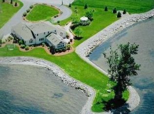 101 Hitchcock Point Rd, Bridgeport, NY 13030