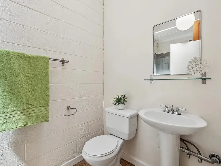7400 Mountain Blvd #11 — Photo 5