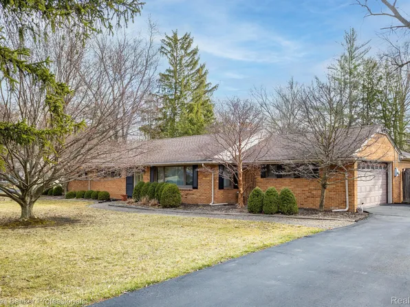 25180 Peekskill, Southfield, MI 48033