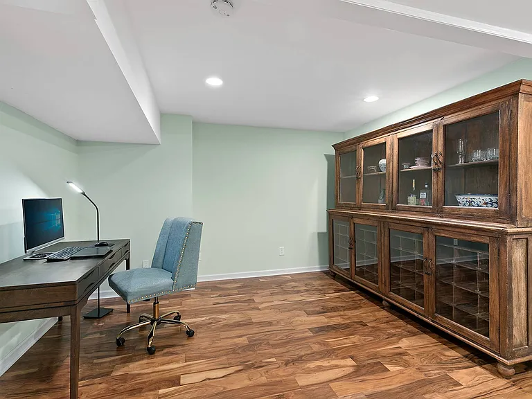 492 Sag Harbor Tpke — Photo 17