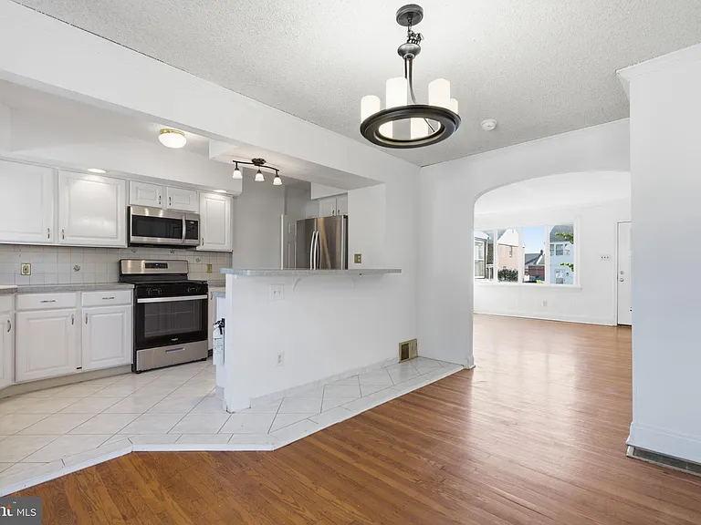 1108 Cobbs St — Photo 6