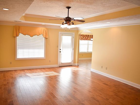 2nd image of 1225 Pennell Ln