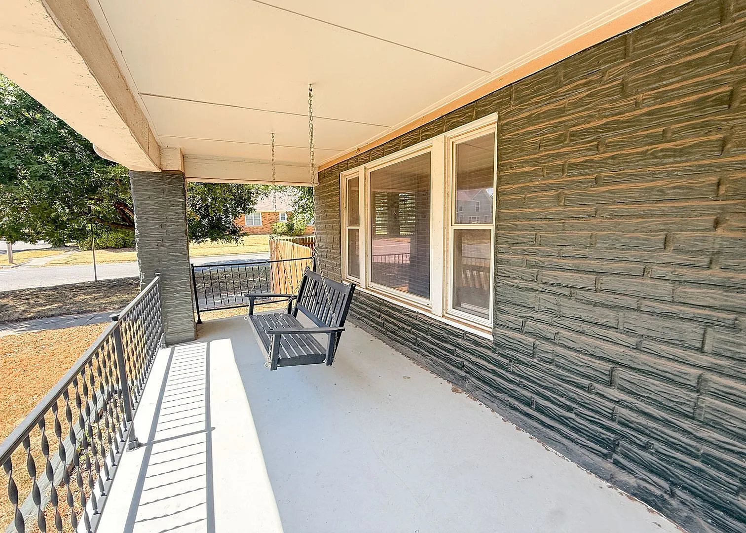 1920s Home with Vintage Charm — Photo 3
