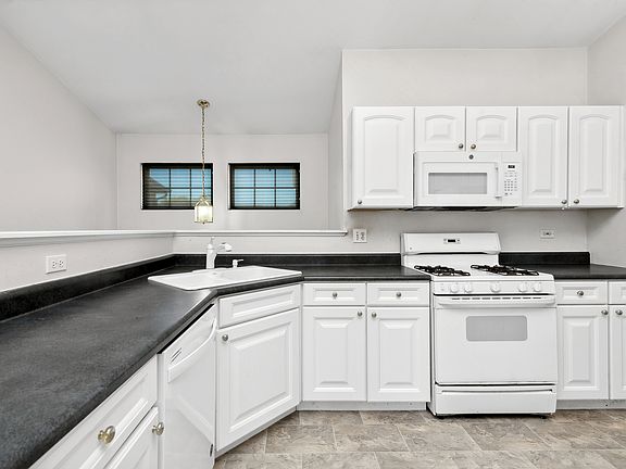 5th image of 235 Courtland Dr Unit B