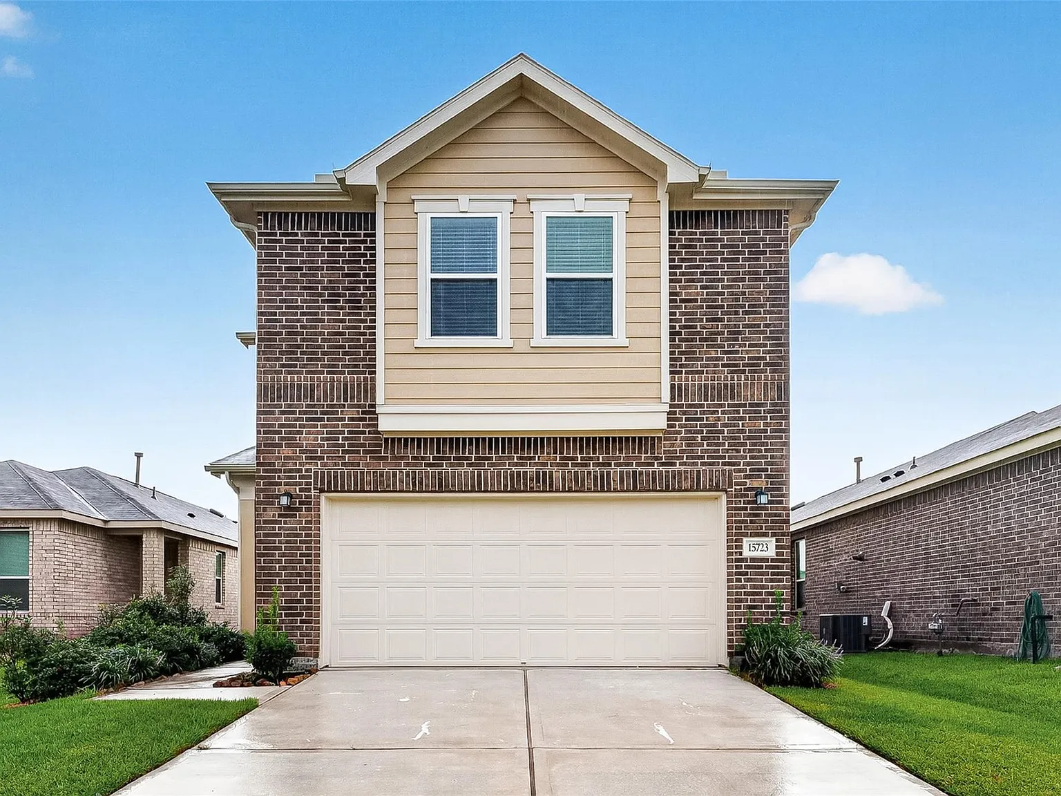 3 bed, 2.5 bath, 1694 sqft, $2,300 — Photo 1
