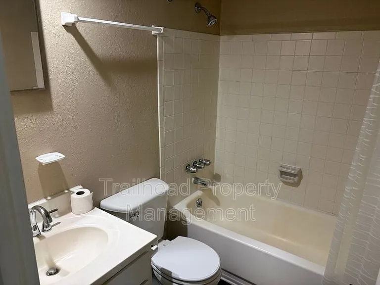 5717 Outlook St #302 — Photo 6