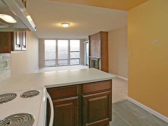 5th image of 102 Locksley Ave #104